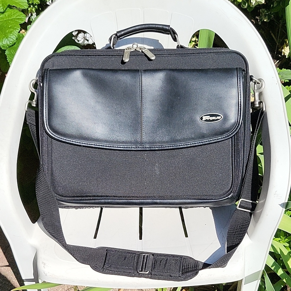 Targus Laptop Bag, Black Canvas, Black Faux-Leather Flap & Trim, Unisex, 15"x11"